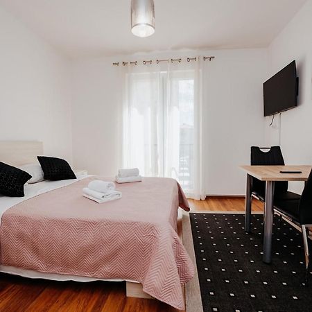 زادار Double And Single S Apartments المظهر الخارجي الصورة