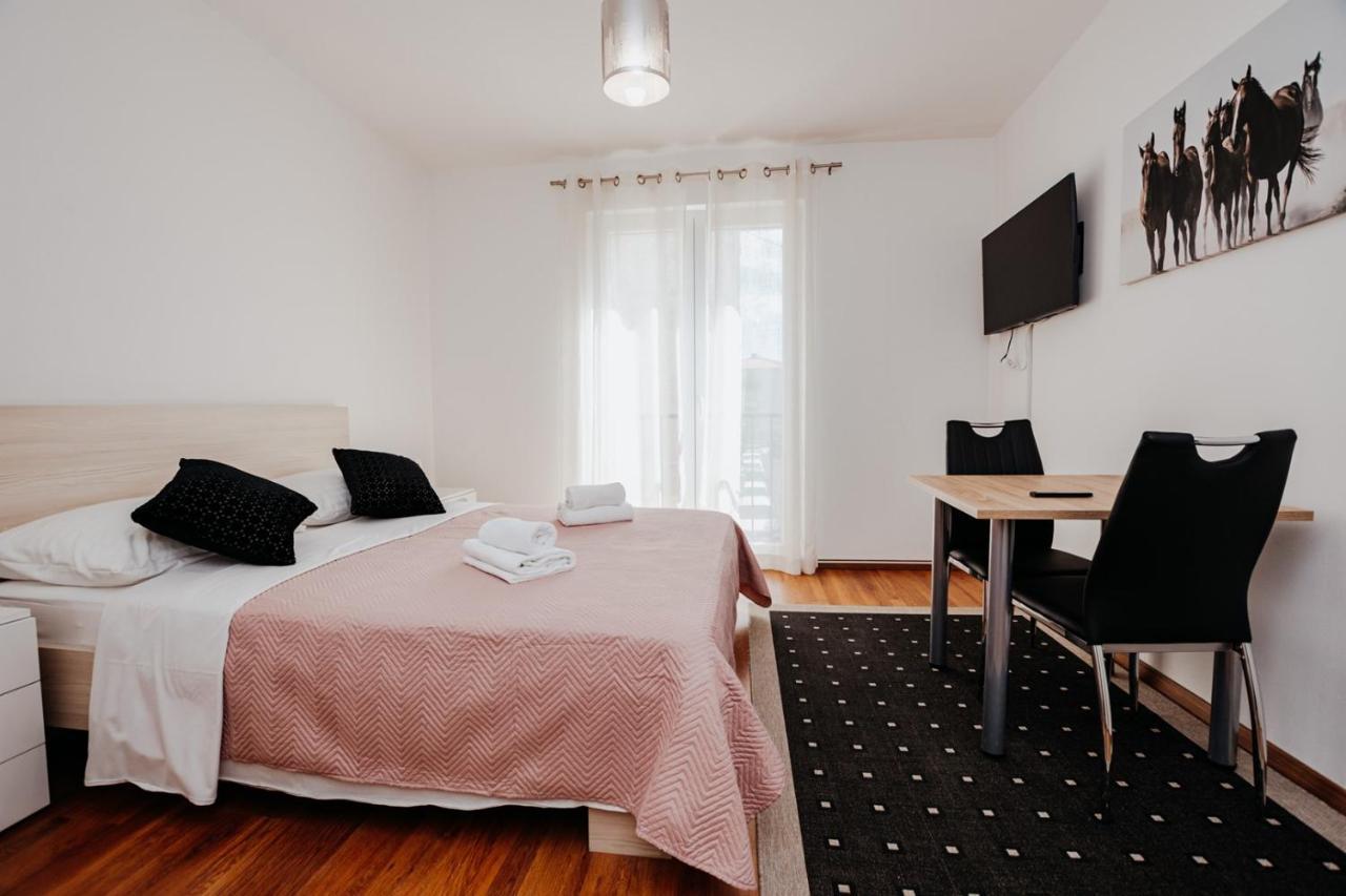 زادار Double And Single S Apartments المظهر الخارجي الصورة