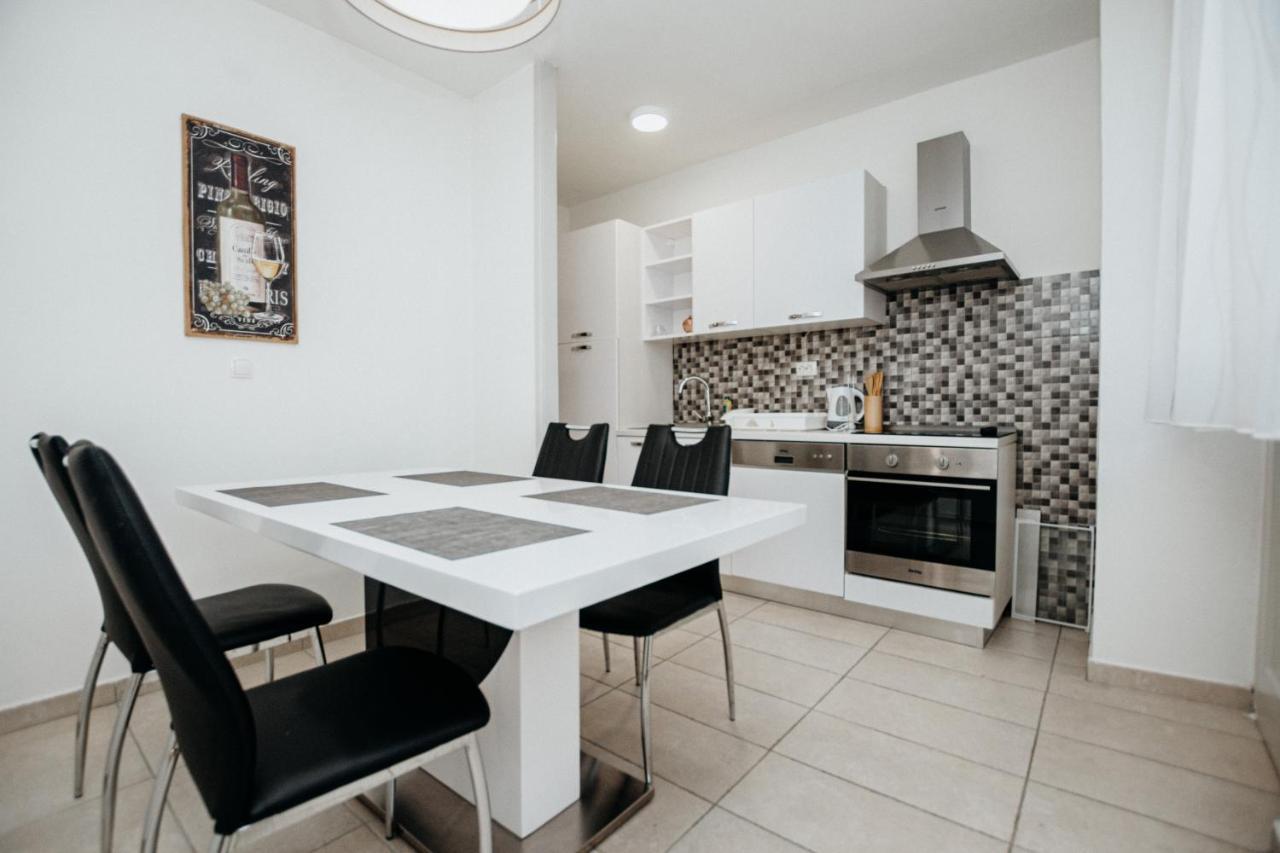 زادار Double And Single S Apartments المظهر الخارجي الصورة