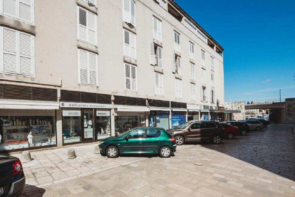 زادار Double And Single S Apartments المظهر الخارجي الصورة