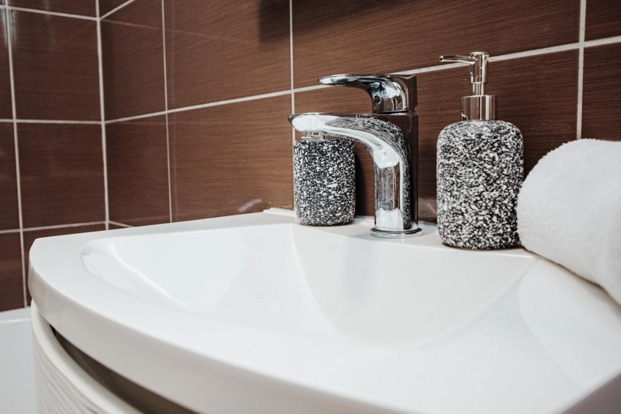 زادار Double And Single S Apartments المظهر الخارجي الصورة