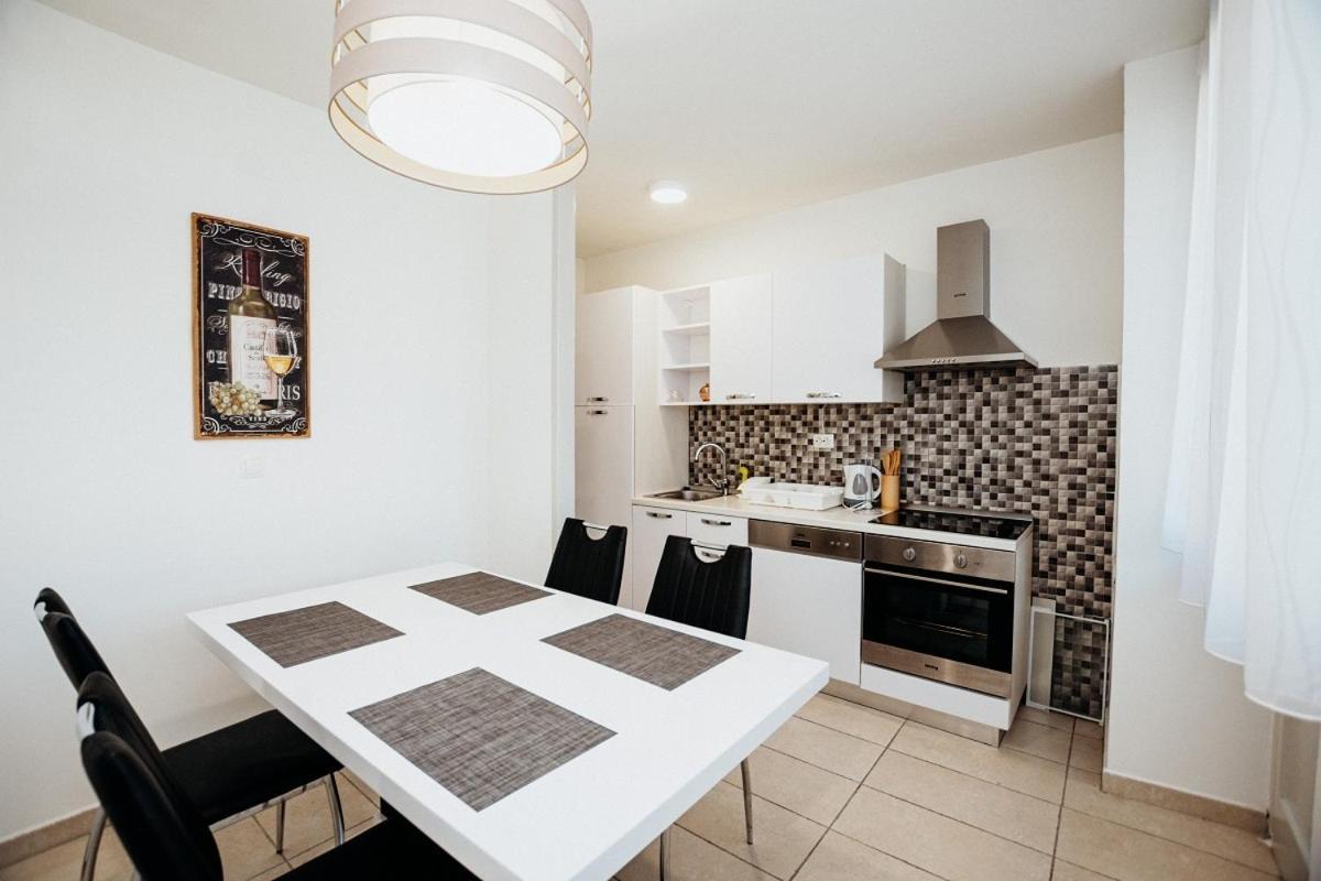 زادار Double And Single S Apartments المظهر الخارجي الصورة